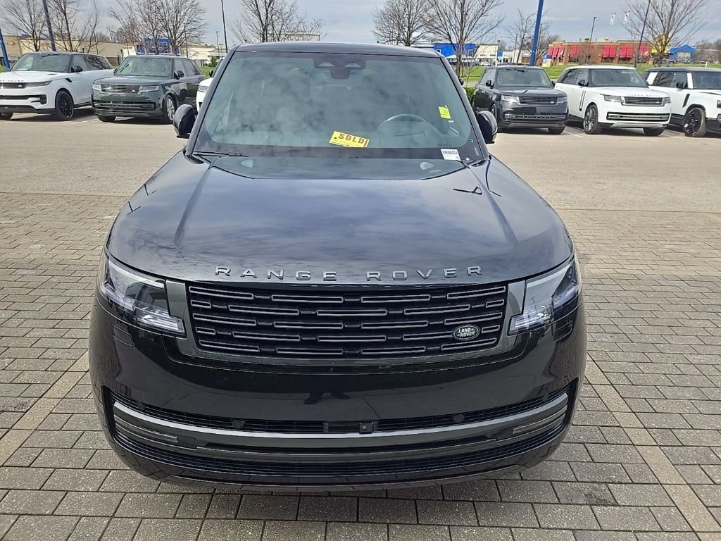 Used 2025 Land Rover Range Rover Autobiography image 2