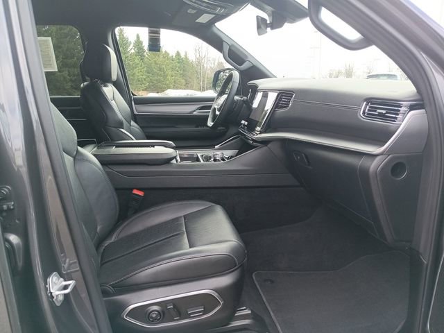 Used 2025 Jeep Wagoneer L Series II image 19