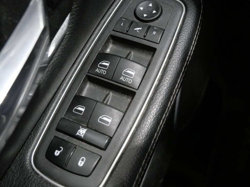 Used 2022 RAM 1500 Laramie AWD/4WD image 11
