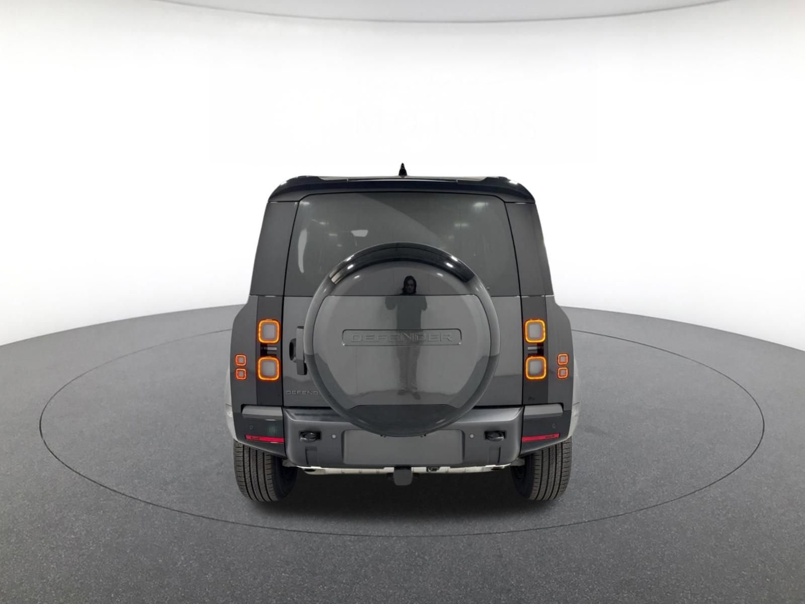 New 2026 Land Rover Defender 110 X-Dynamic SE image 4