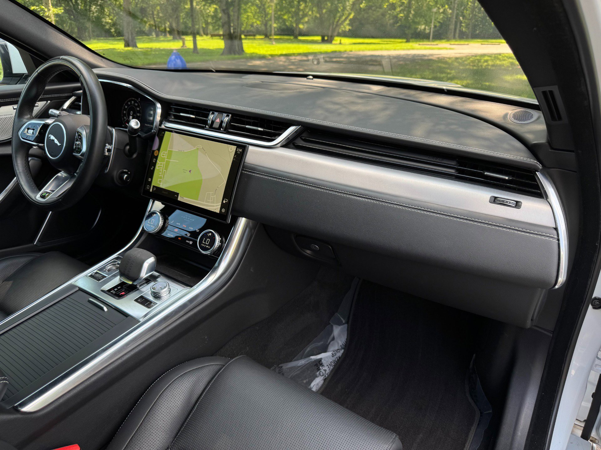 Used 2021 Jaguar XF R-Dynamic SE image 28