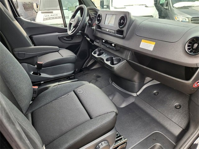 Used 2024 Mercedes-Benz Sprinter 2500 image 14