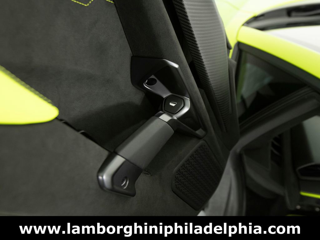 Used 2025 Lamborghini Revuelto image 11