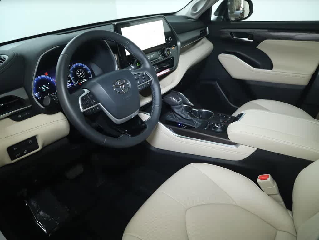 Used 2024 Toyota Highlander Limited AWD/4WD image 20