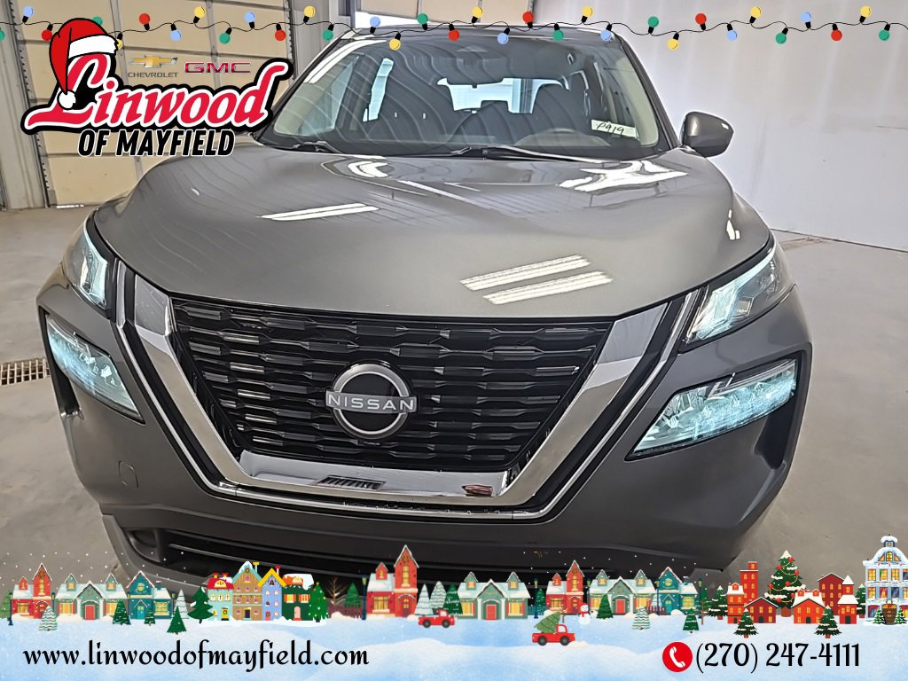 Used 2023 Nissan Rogue SV image 3