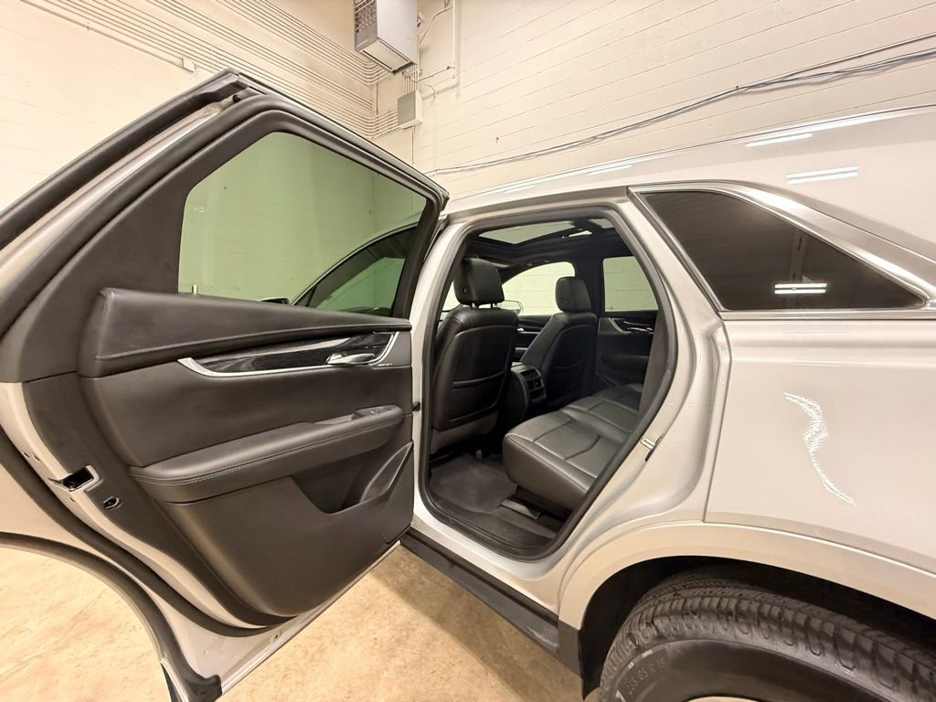 Used 2020 Cadillac XT5 Premium Luxury w/ LPO, Floor Liner Package image 32