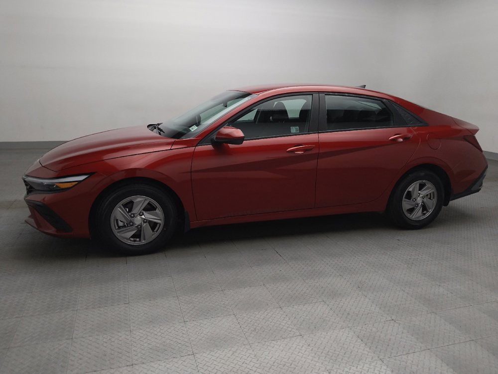 Used 2025 Hyundai Elantra SE FWD image 2