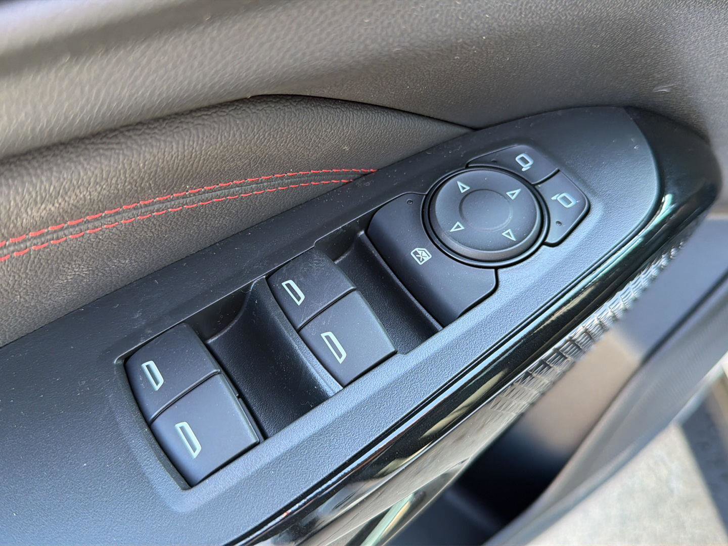 New 2026 Chevrolet Trax RS w/ Sunroof Package image 16