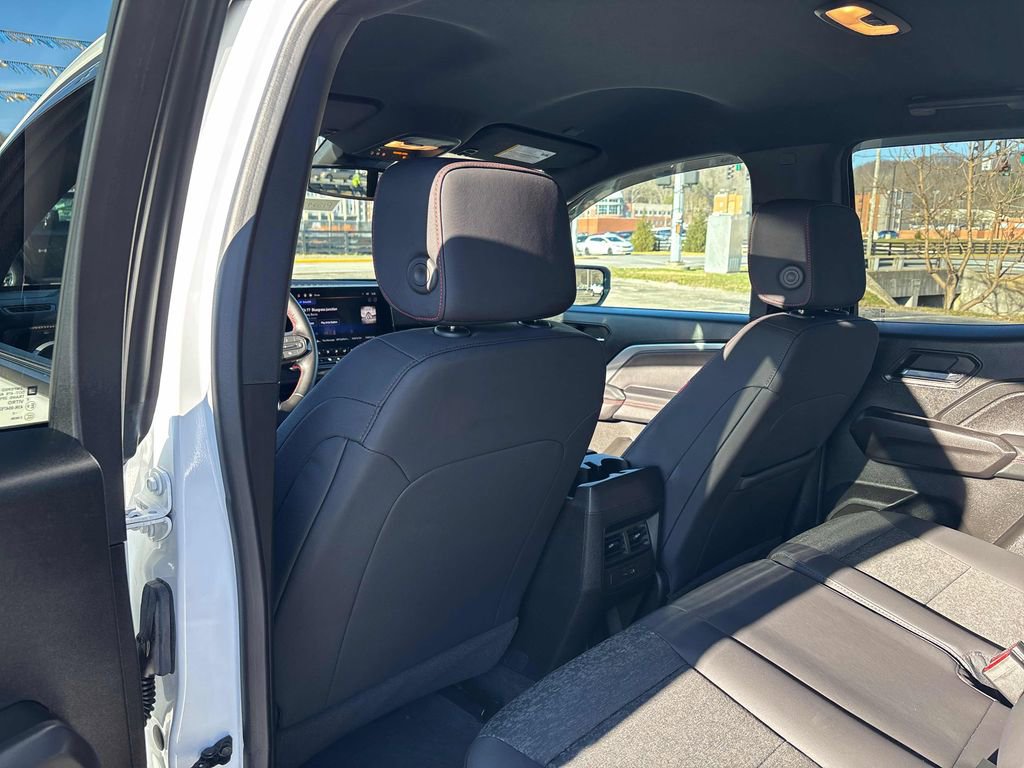 Used 2024 Chevrolet Colorado Z71 w/ Z71 Convenience Package 2 image 25