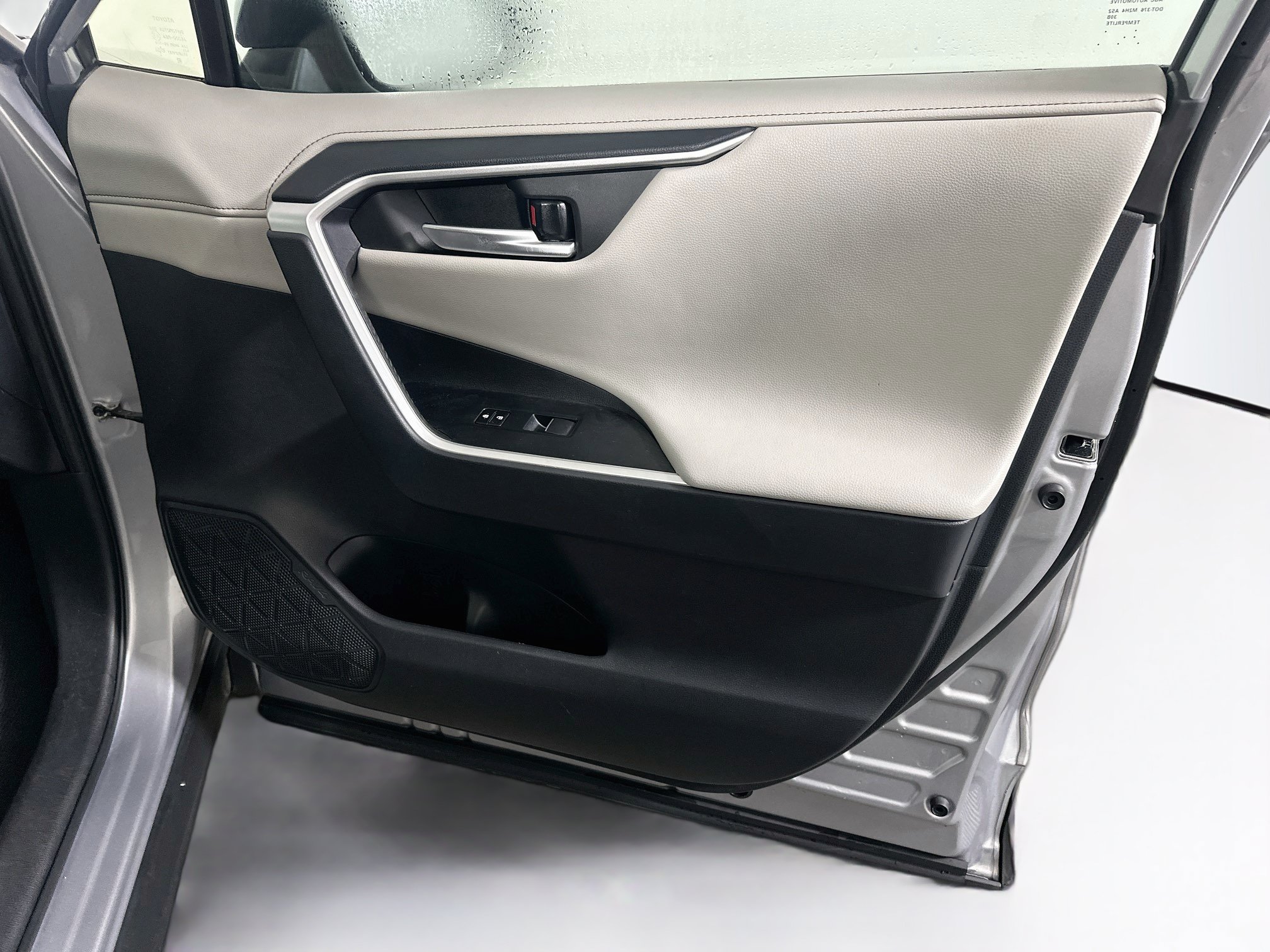 Used 2019 Toyota RAV4 Limited w/ Cold Weather Package FWD image 35