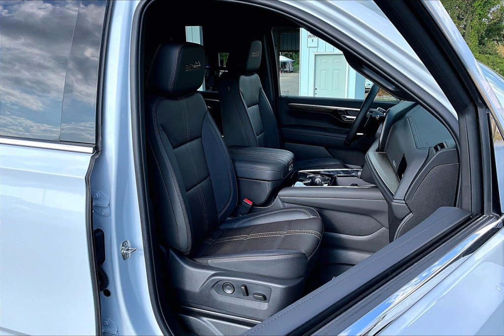Used 2026 Chevrolet Tahoe High Country w/ Sun And Tow Package AWD/4WD image 32