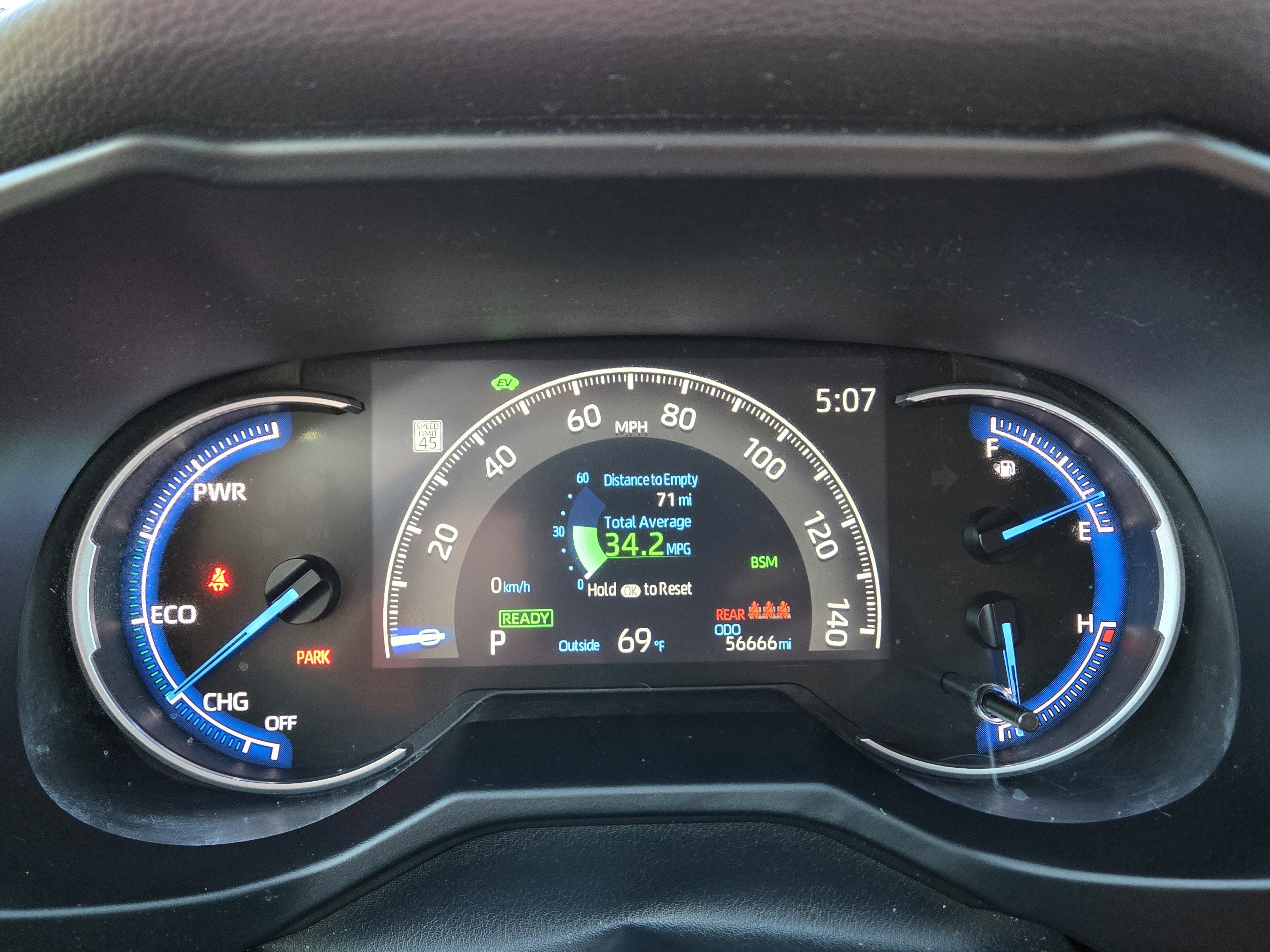 Used 2023 Toyota RAV4 XLE Premium image 25