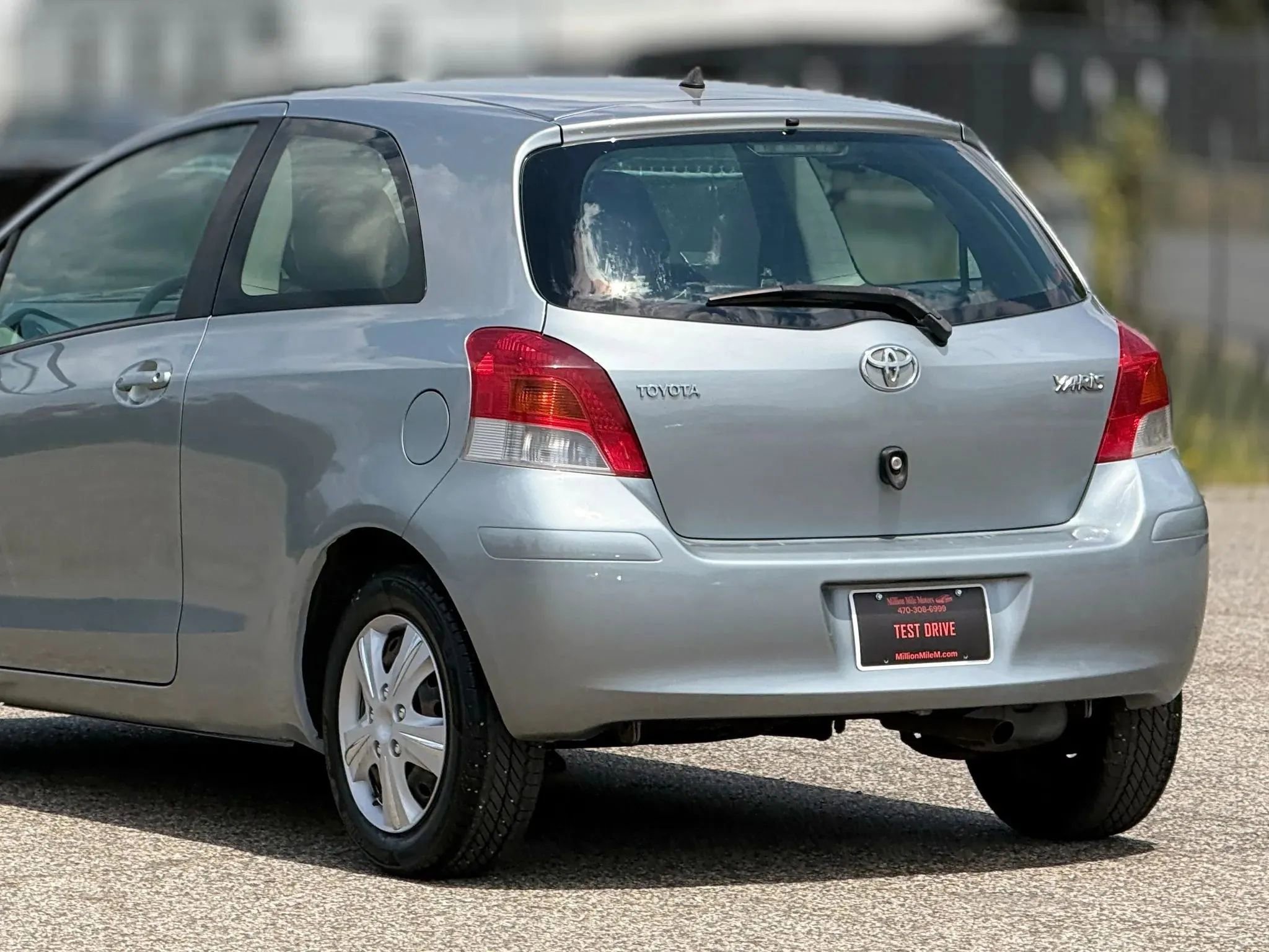 Used 2009 Toyota Yaris 2-Door Hatchback FWD image 16