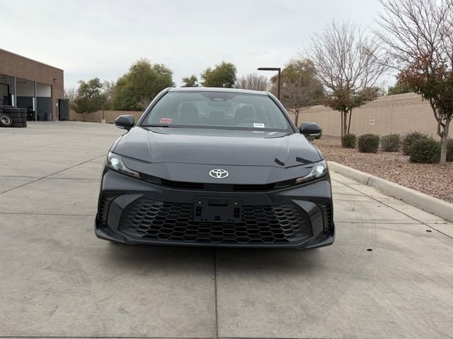 Used 2025 Toyota Camry SE image 3