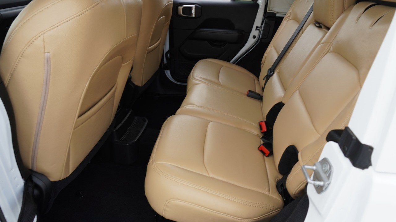 Used 2019 Jeep Wrangler Unlimited Sahara image 30