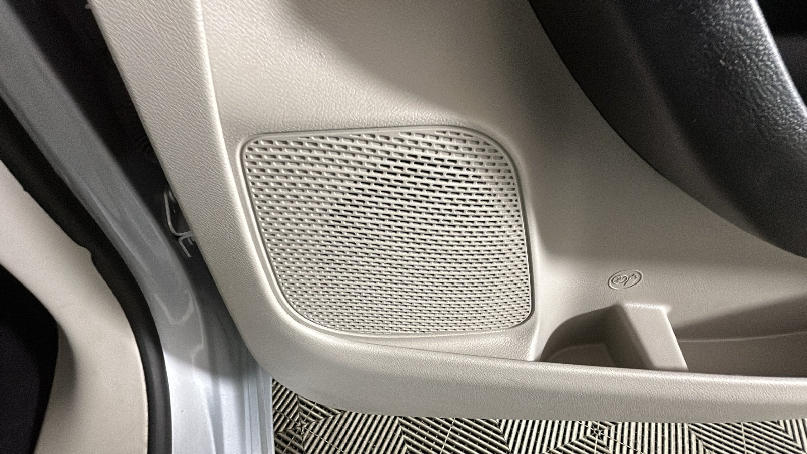 Used 2024 Chrysler Pacifica Touring-L FWD image 36
