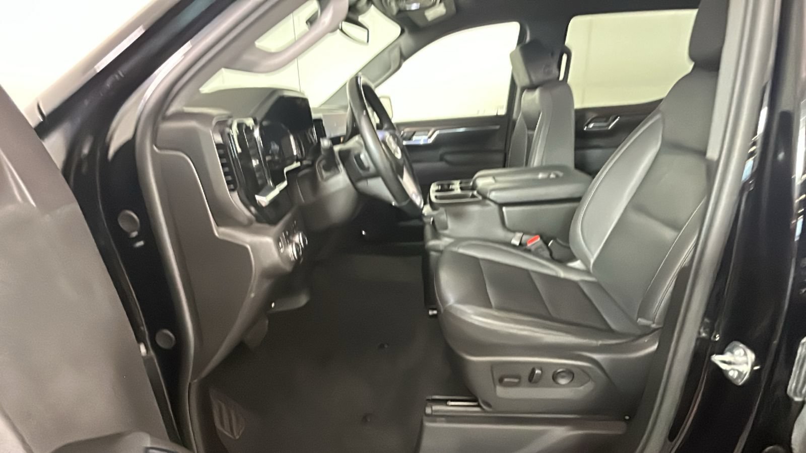 Used 2024 GMC Sierra 1500 SLT AWD/4WD image 14