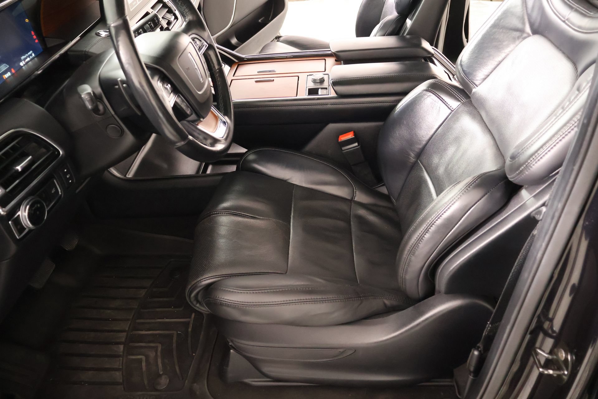 Used 2020 Lincoln Navigator Reserve AWD/4WD image 12