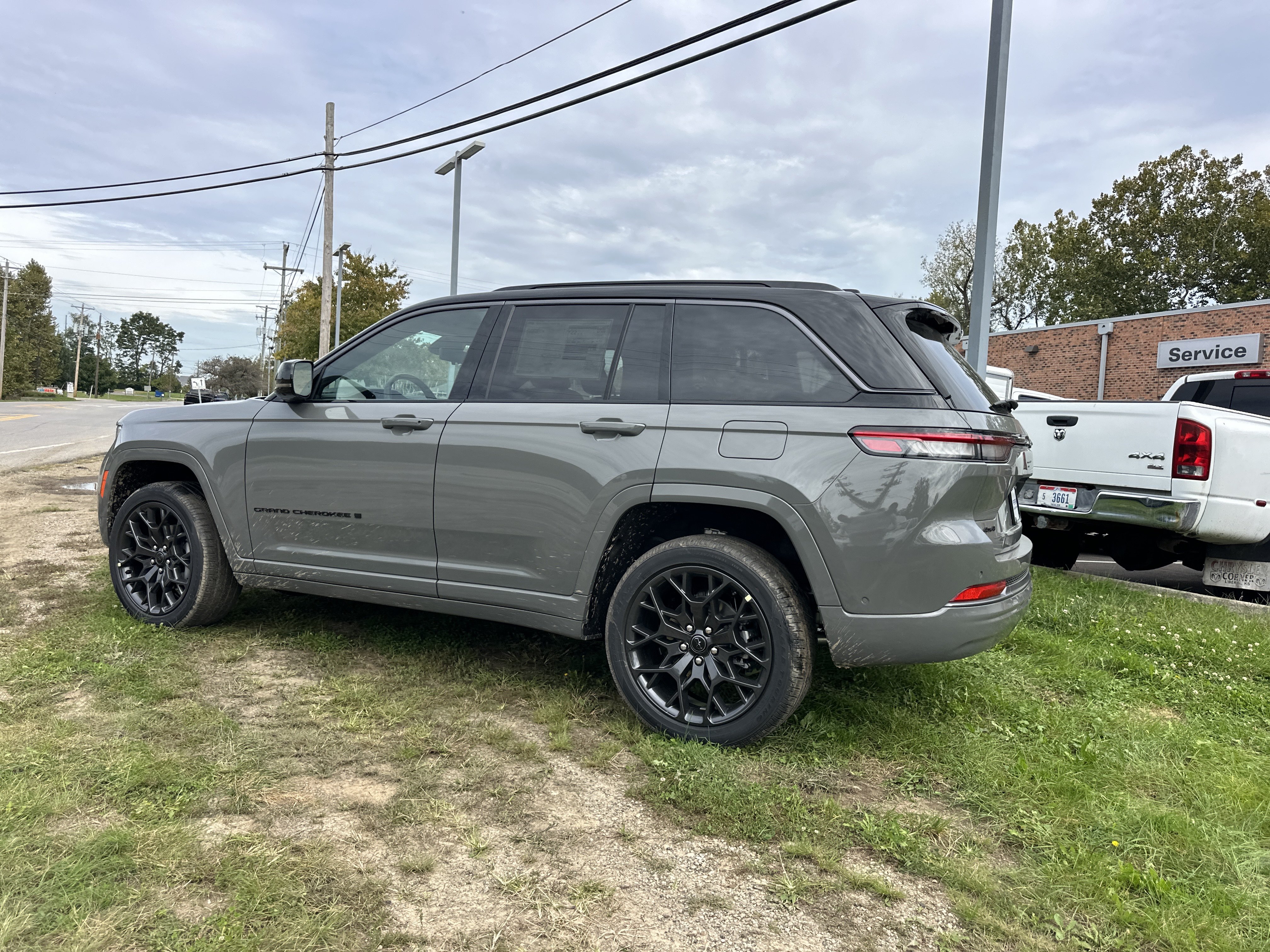 New 2027 Jeep Grand Cherokee Summit AWD/4WD image 25