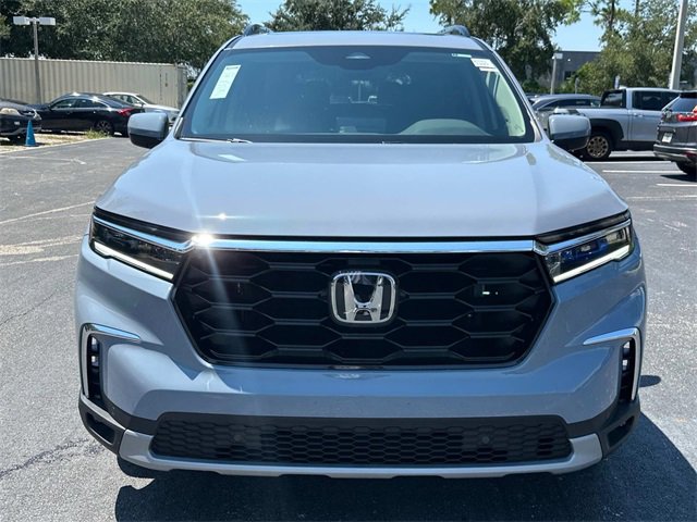 New 2025 Honda Pilot Touring image 2