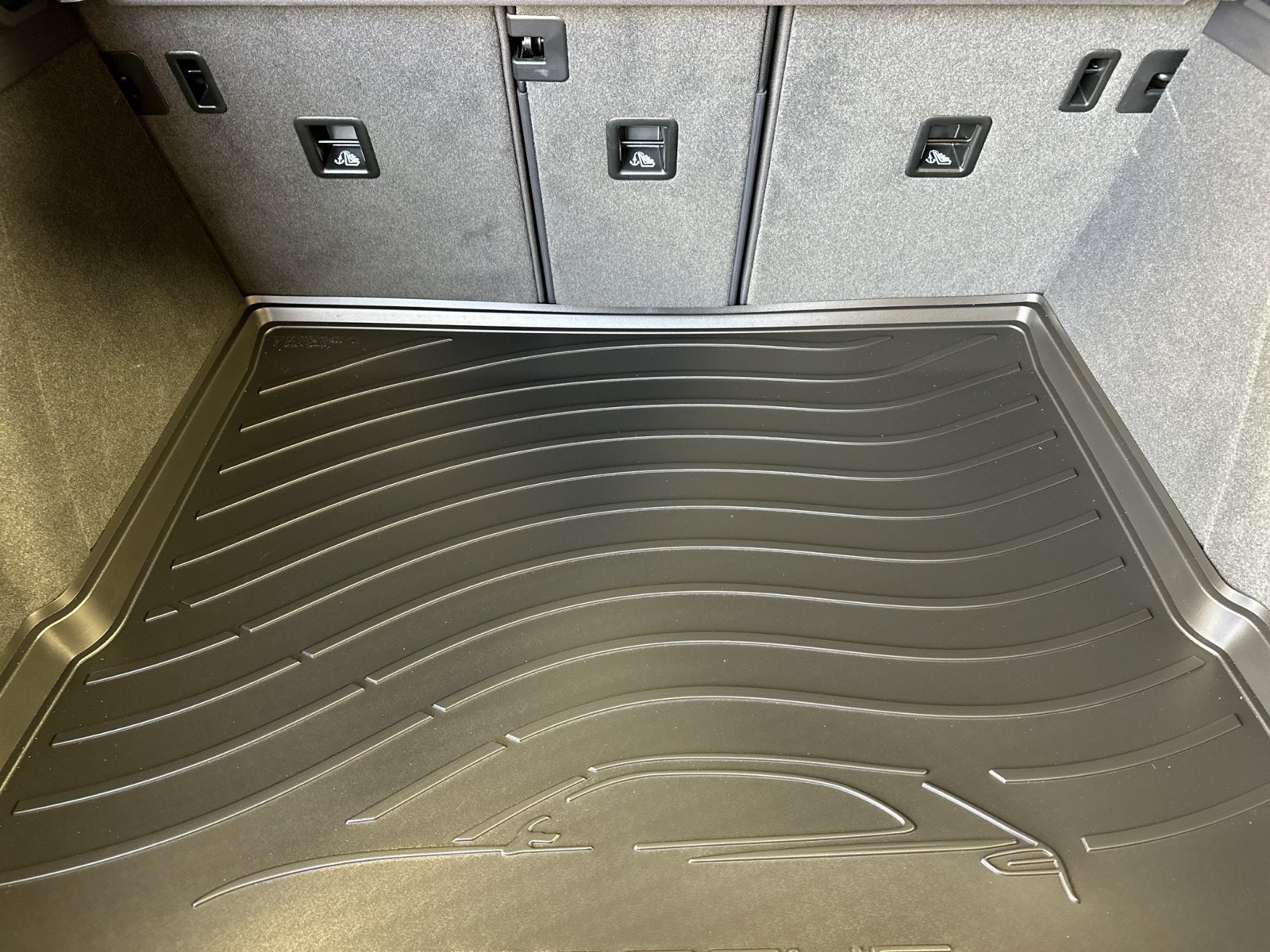 Certified 2026 Porsche Macan AWD/4WD image 17