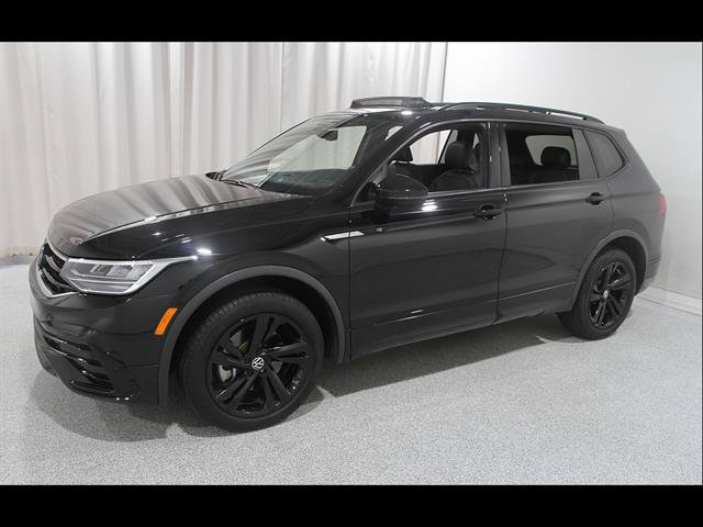 Certified 2024 Volkswagen Tiguan SE R-Line AWD/4WD image 3