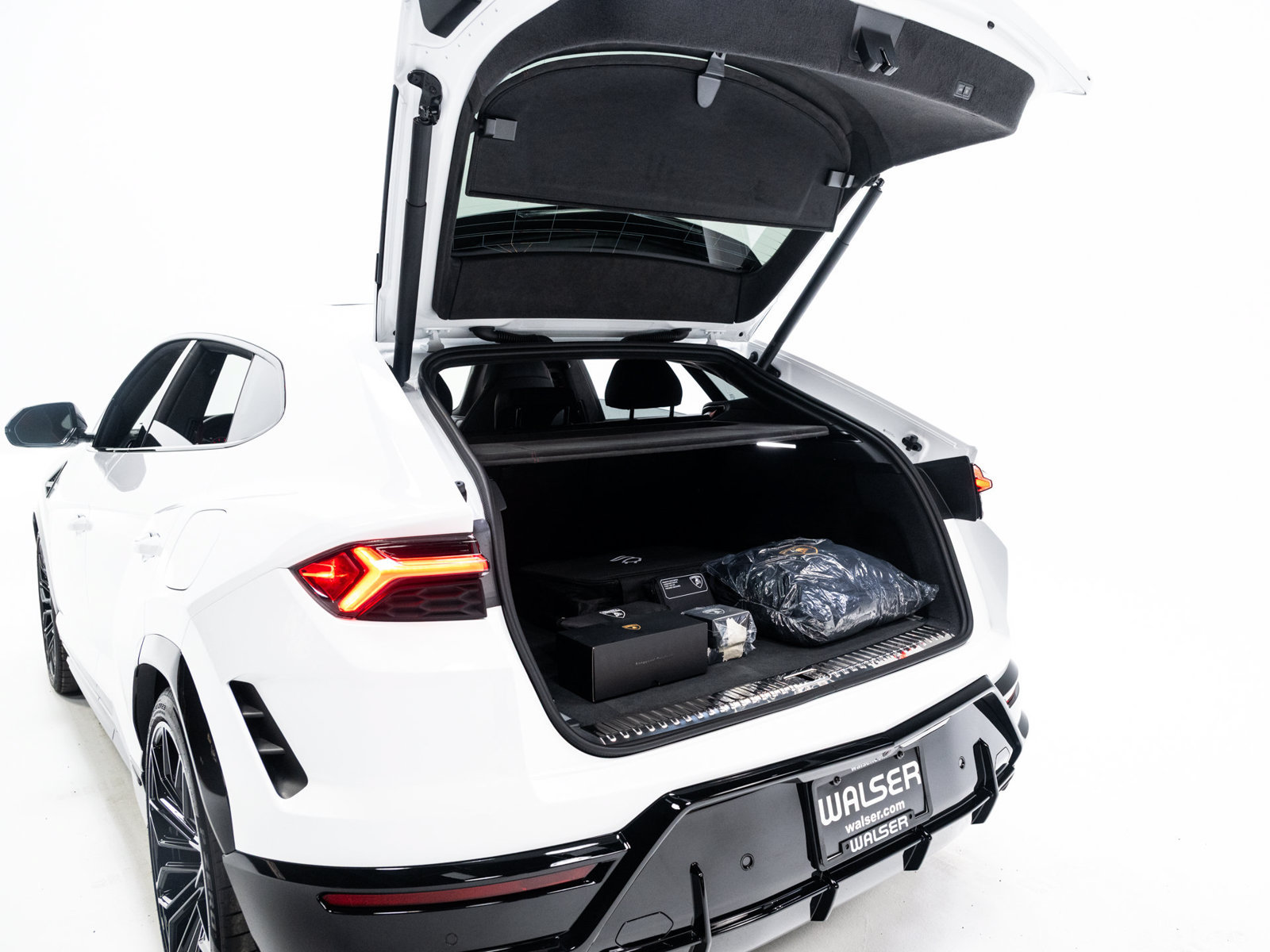 Used 2025 Lamborghini Urus SE AWD/4WD image 97