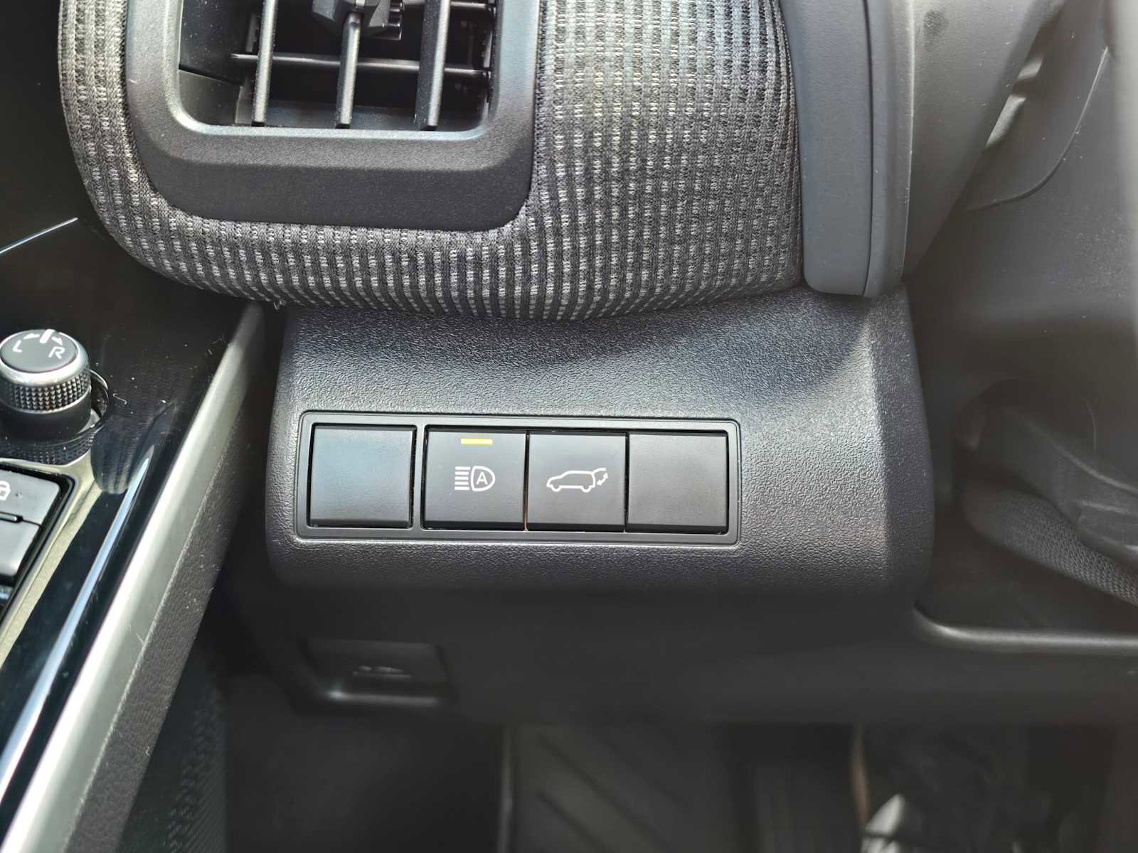 Used 2024 Toyota bZ4X Limited image 28