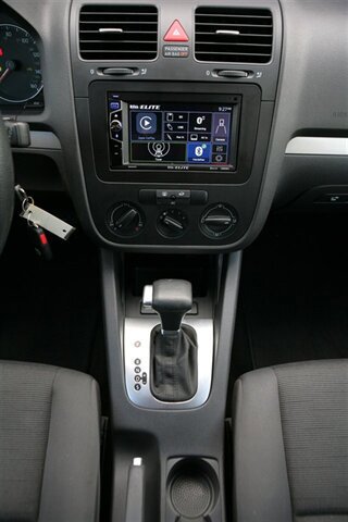 Used 2009 Volkswagen Rabbit S FWD image 19