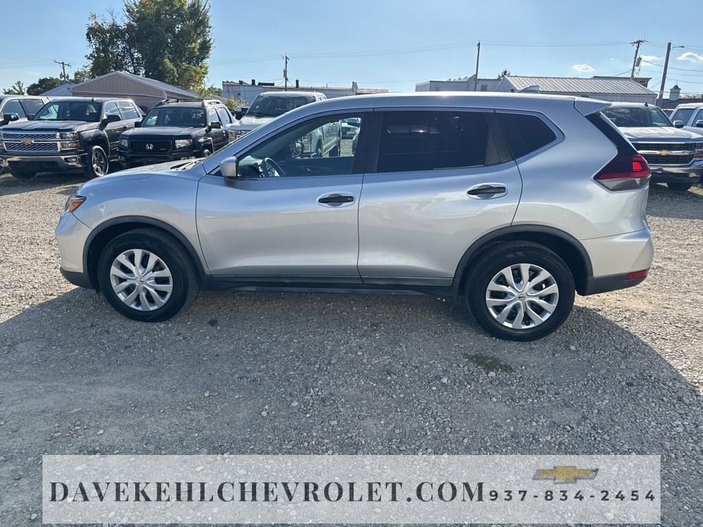 Used 2018 Nissan Rogue S image 2