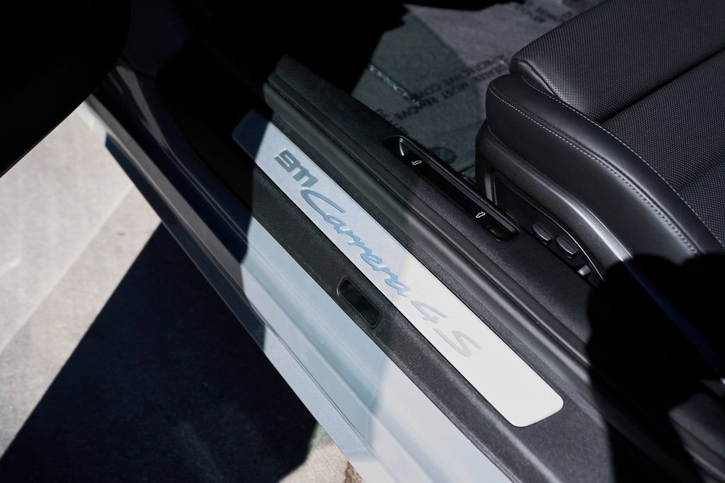 Used 2024 Porsche 911 Carrera 4S w/ Premium Package image 29