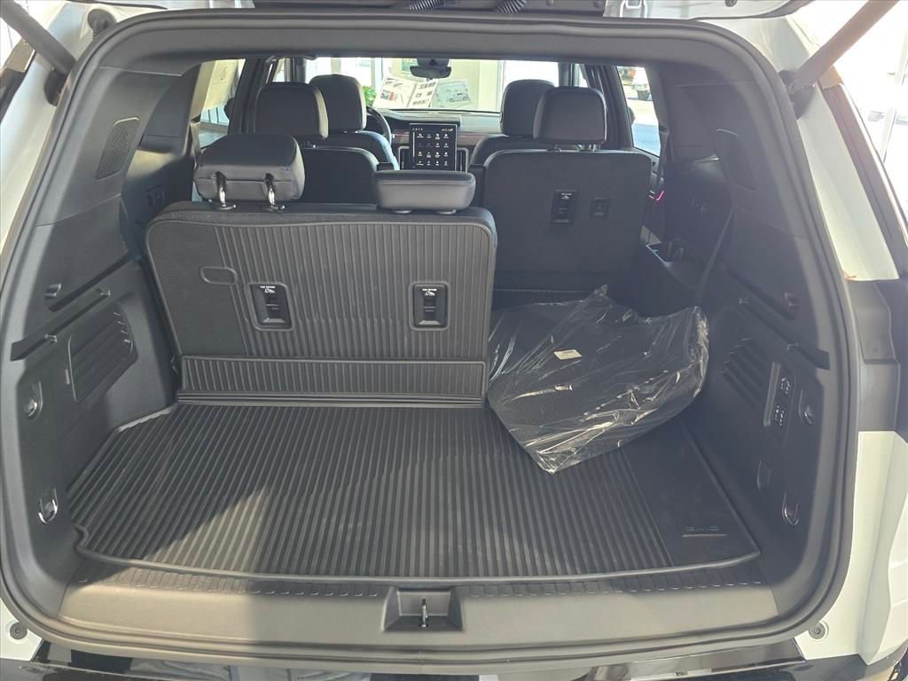 New 2026 GMC Acadia Denali w/ Super Cruise Package image 8