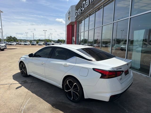 Used 2024 Nissan Altima 2.5 SR w/ SR Premium Package FWD image 2