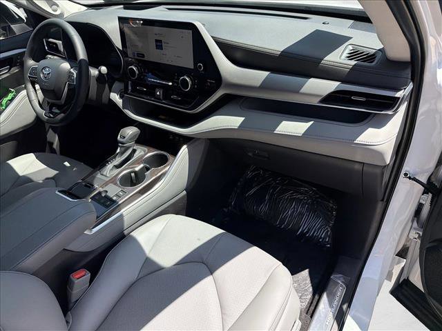 New 2026 Toyota Highlander Platinum AWD/4WD image 25