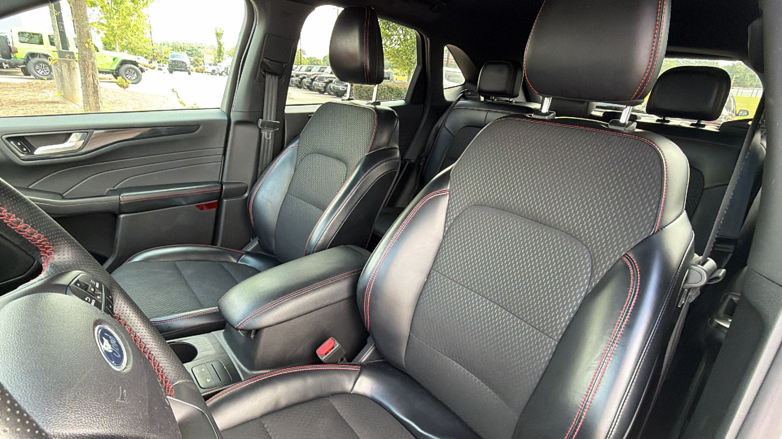 Used 2025 Ford Escape ST-Line FWD image 17