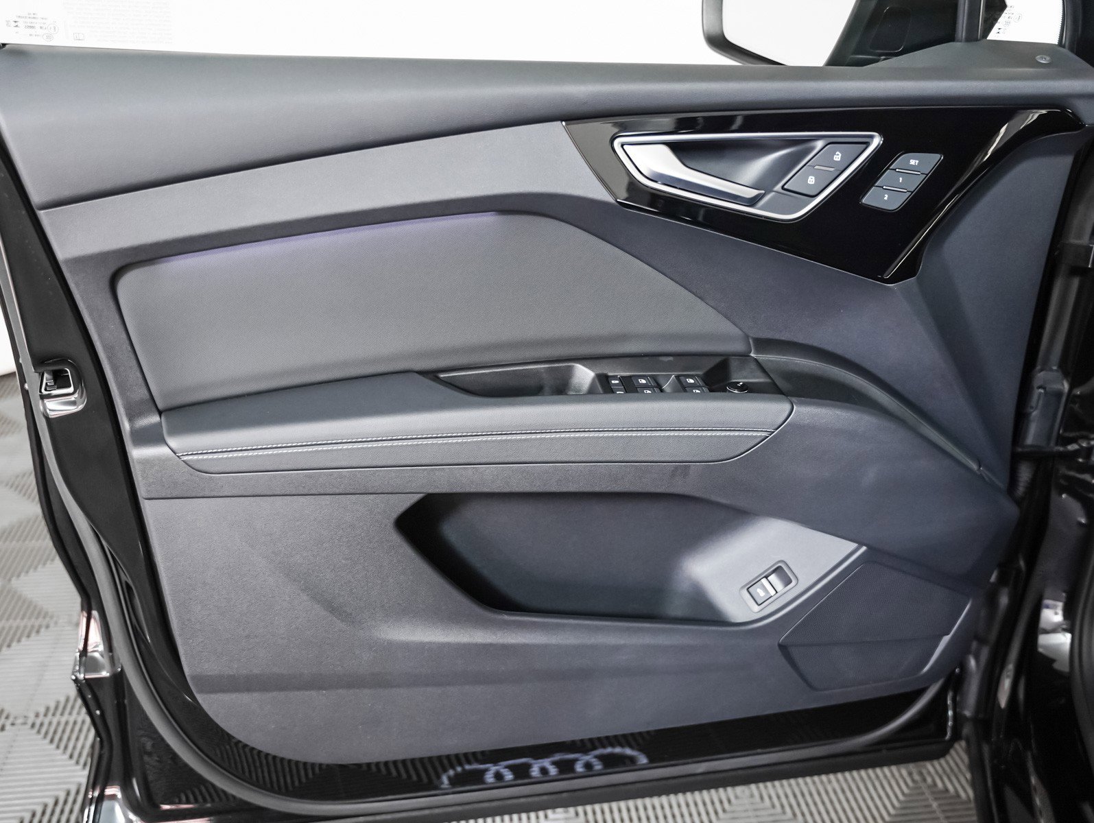 Used 2024 Audi Q4 e-tron Premium Plus image 24