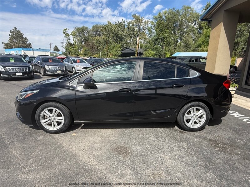 Used 2017 Chevrolet Cruze LT FWD image 4