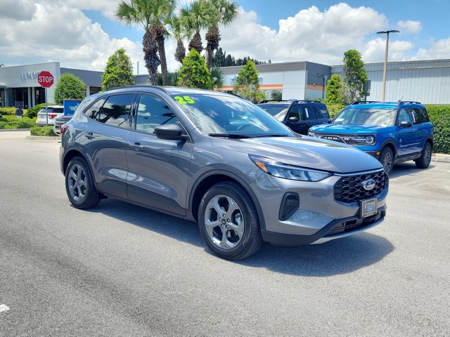 Certified 2025 Ford Escape ST-Line FWD image 31