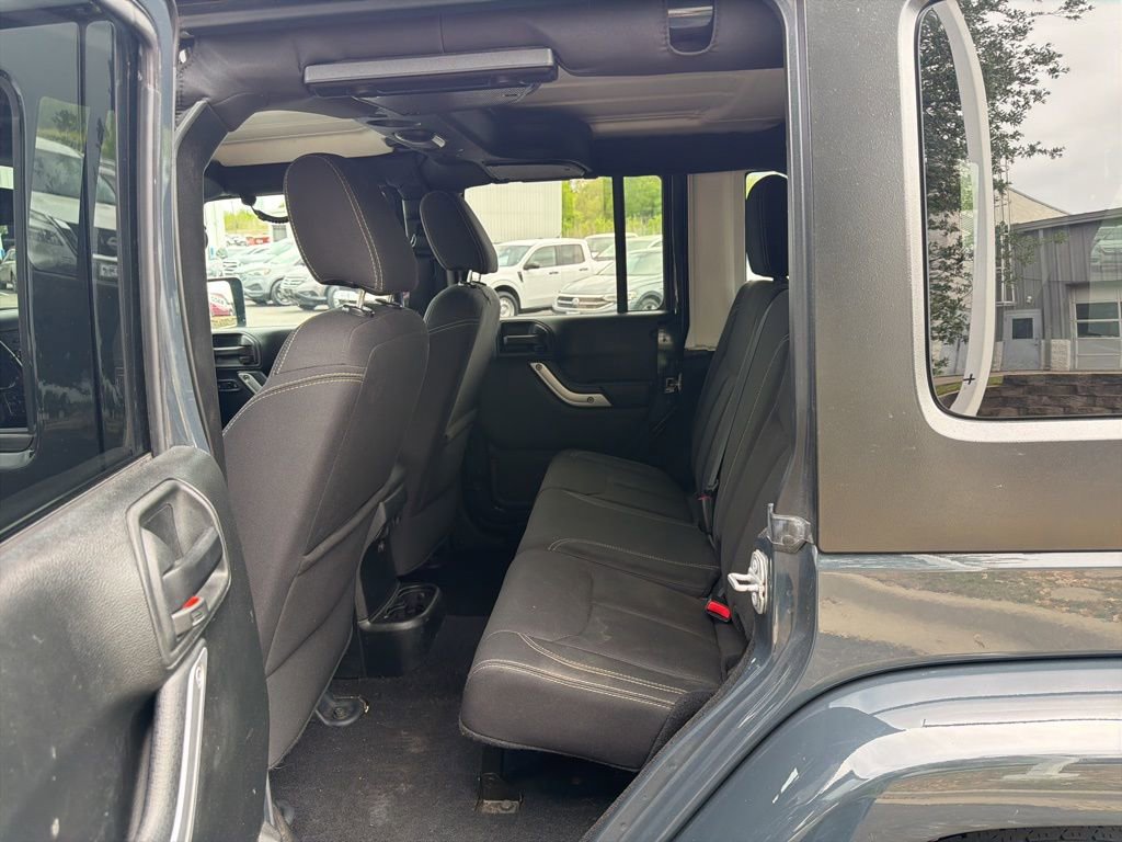 Used 2018 Jeep Wrangler Unlimited Sahara w/ Max Tow Package image 18