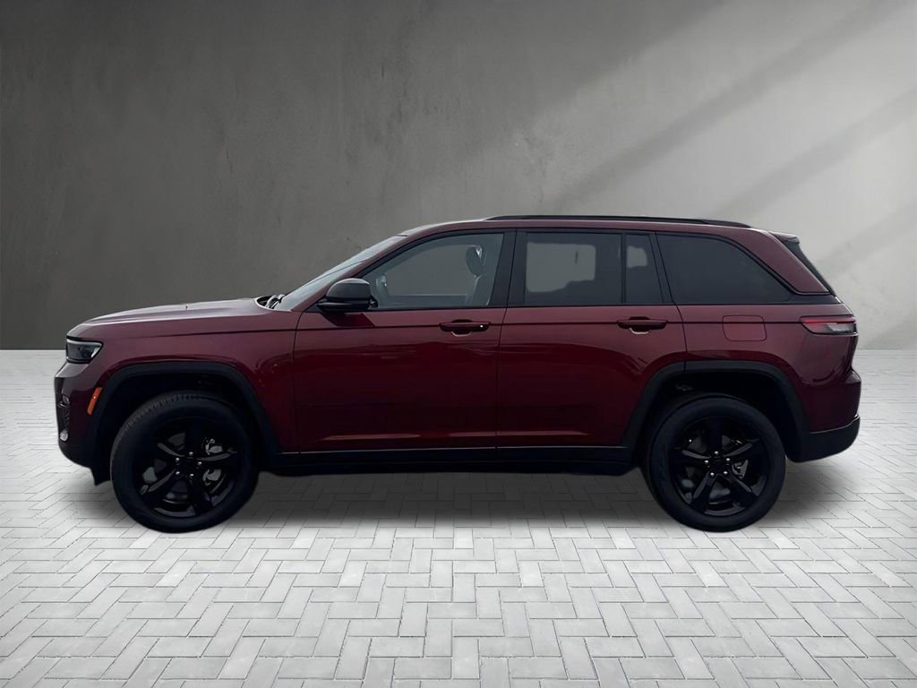 Used 2023 Jeep Grand Cherokee Limited w/ Black Appearance Package image 4