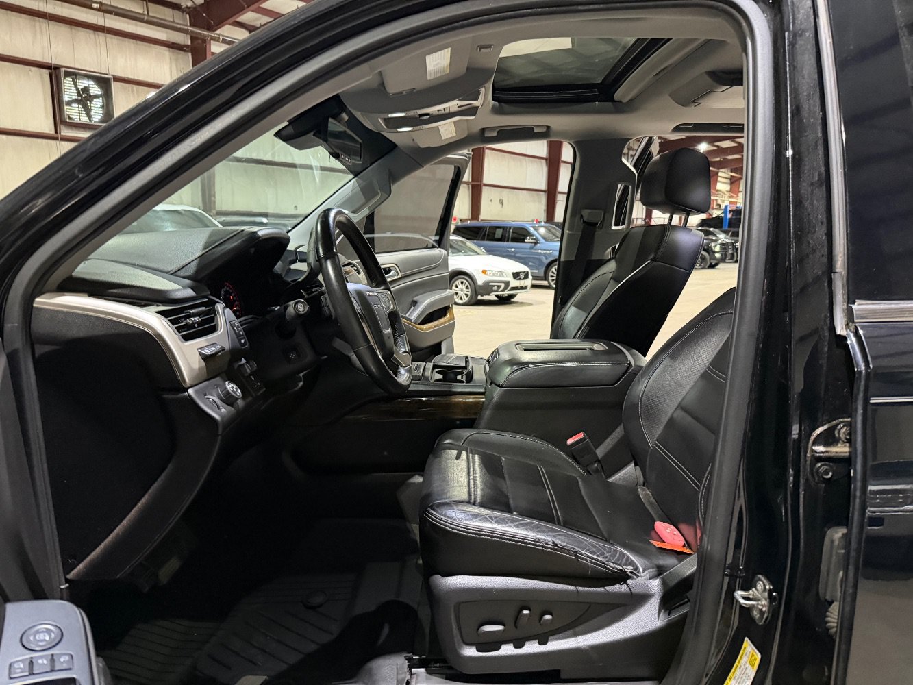 Used 2015 GMC Yukon XL Denali w/ Touring Package RWD image 13