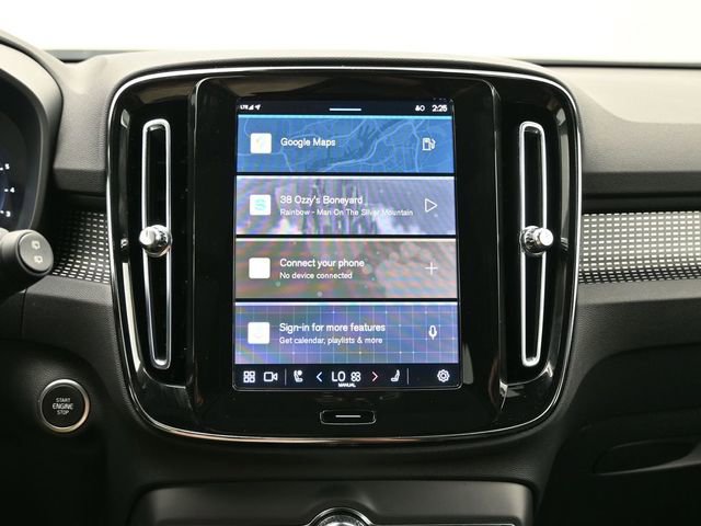 Used 2024 Volvo XC40 B5 Plus image 12