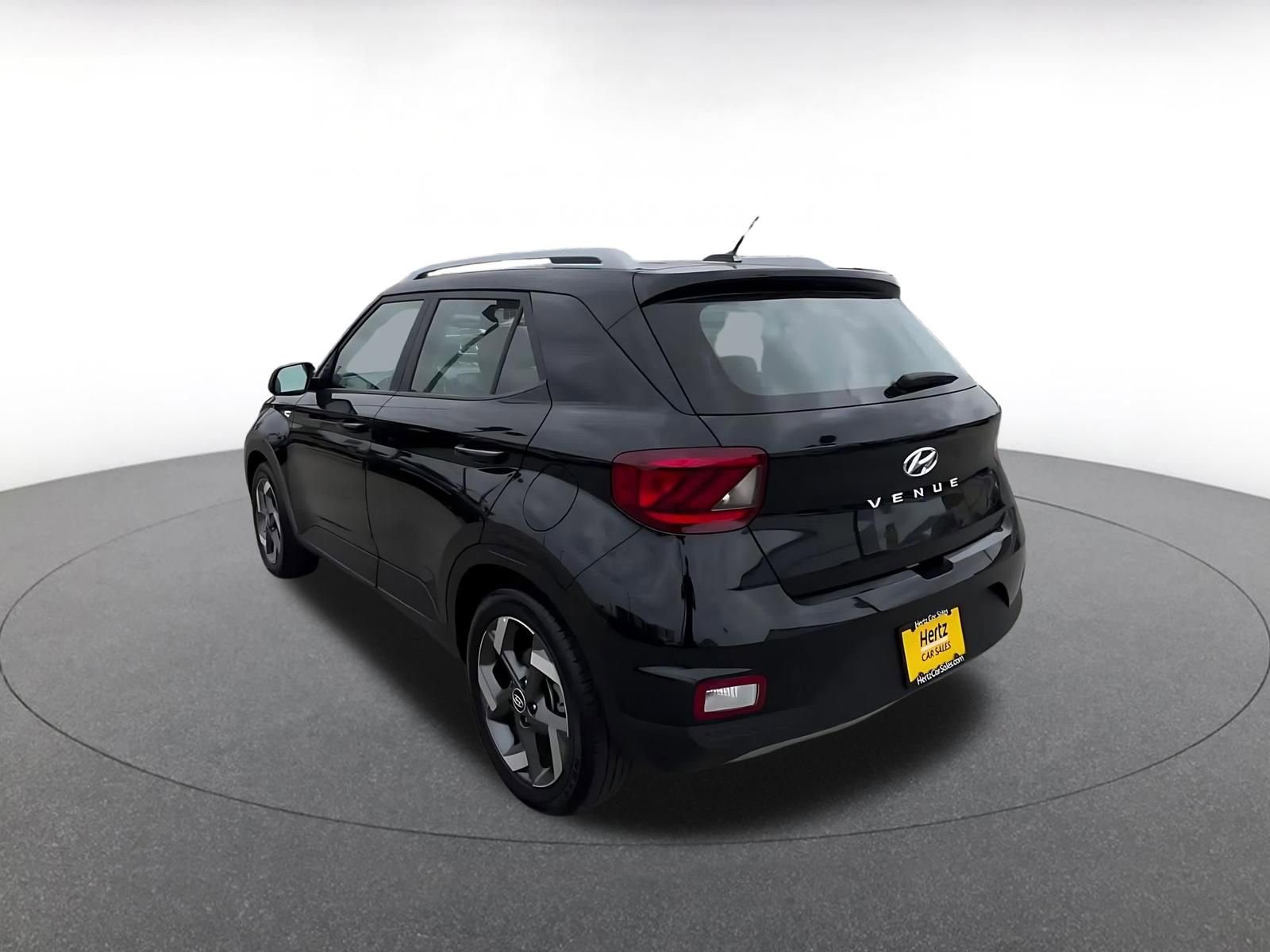 Used 2025 Hyundai Venue SEL FWD image 10
