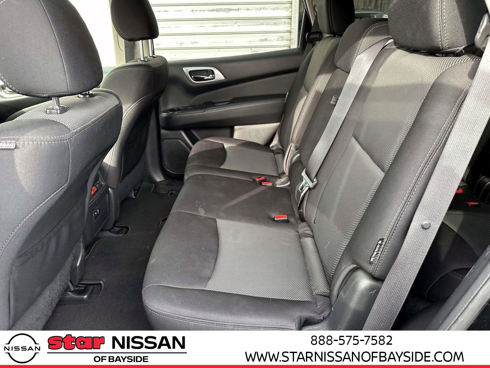 Used 2019 Nissan Pathfinder SV image 17