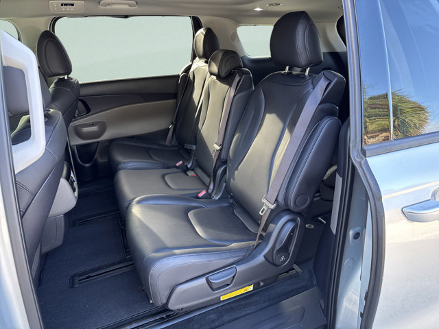 Used 2025 Kia Carnival SX FWD image 23