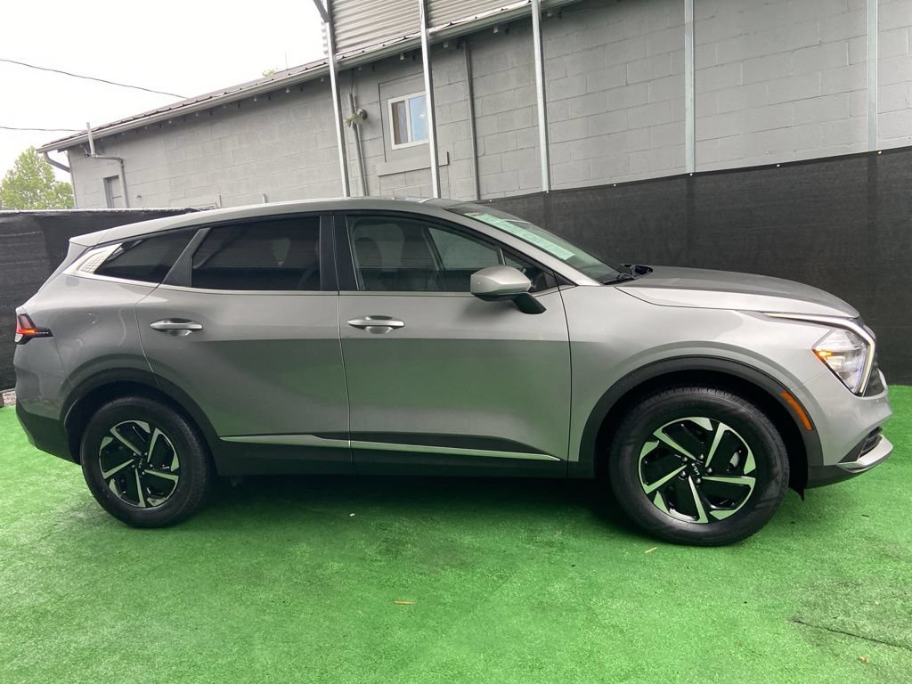 Used 2023 Kia Sportage LX AWD/4WD image 3