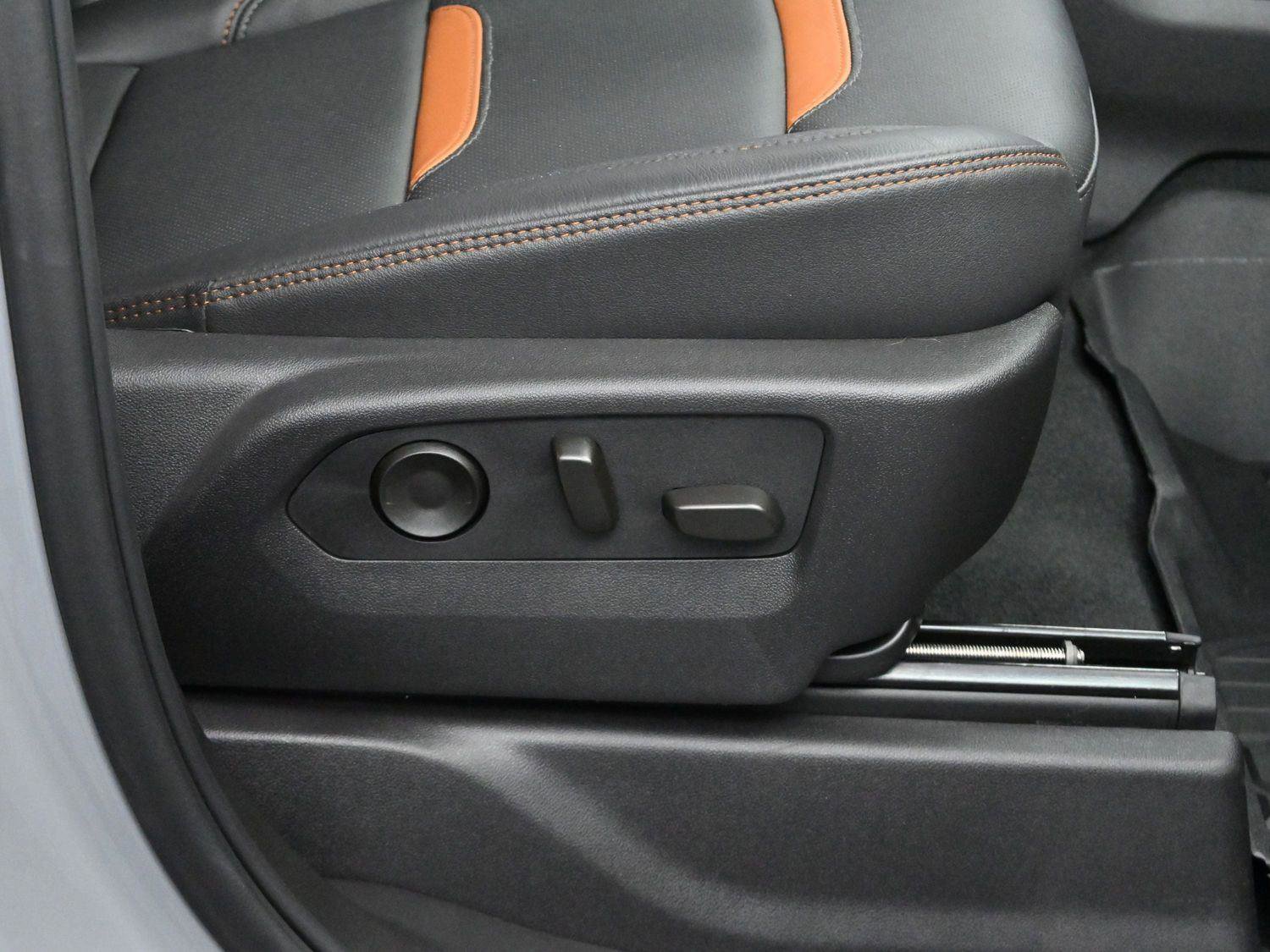 Used 2025 GMC Sierra 1500 AT4 w/ AT4 Premium Package image 33