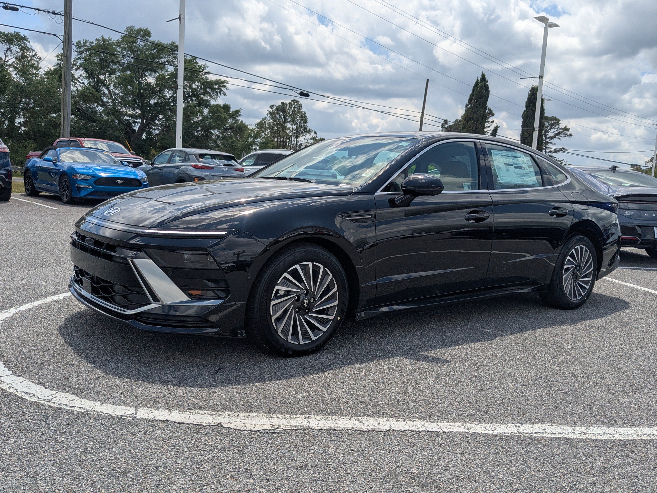 New 2025 Hyundai Sonata Limited FWD image 8