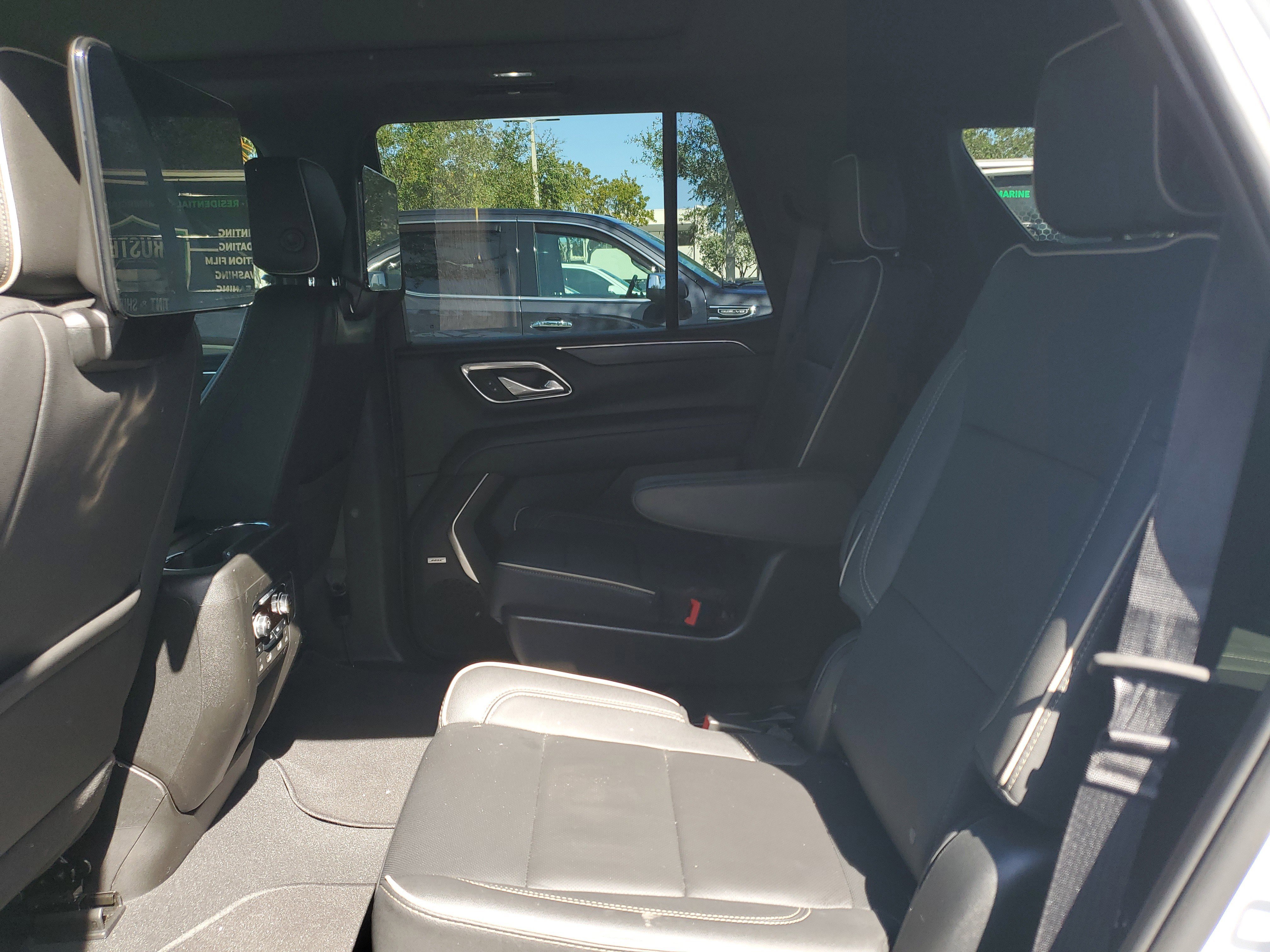 Used 2023 GMC Yukon SLT w/ SLT Premium Package image 6