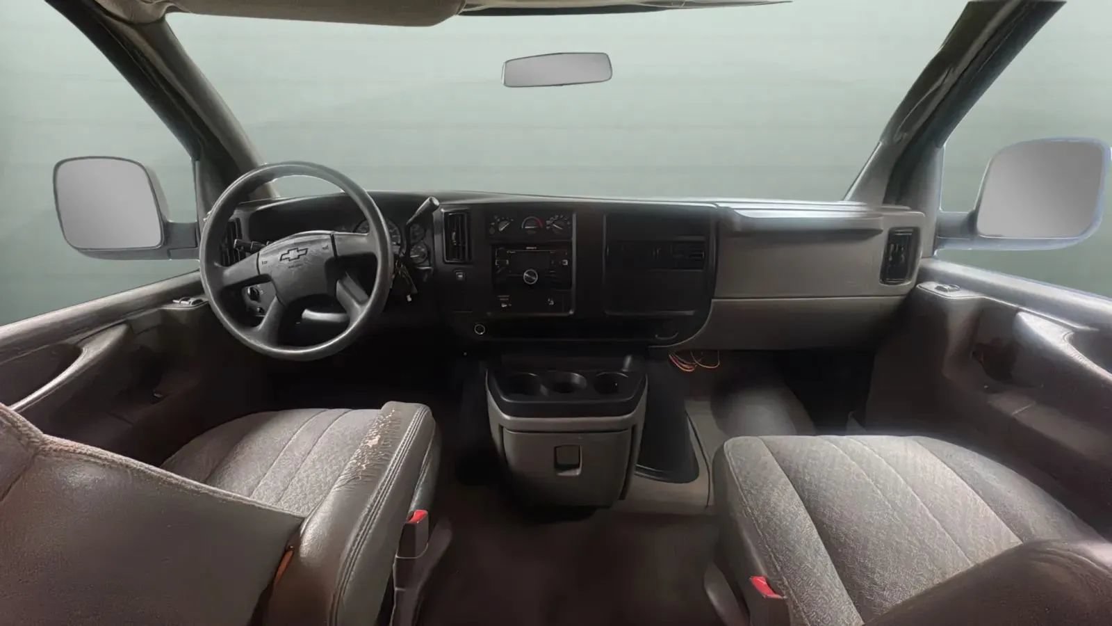 Used 2004 Chevrolet Express 3500 Extended Passenger w/ LS Preferred Equipment Group RWD image 9